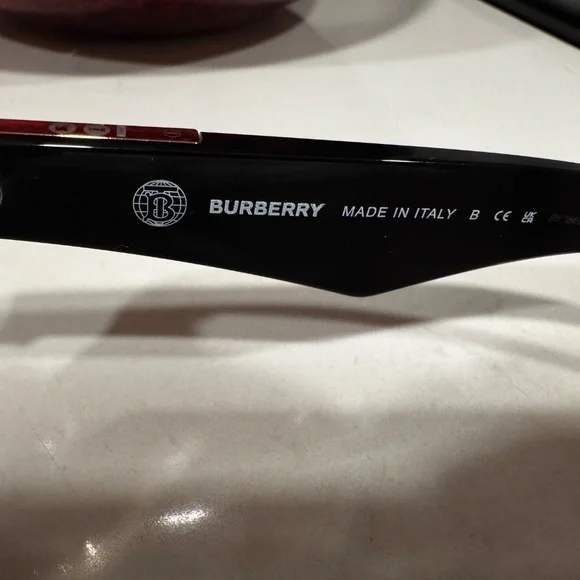 $403 Burberry Mens Unisex B 4426 Black Sunglasses Recent Style / Womens - Picture 8 of 14